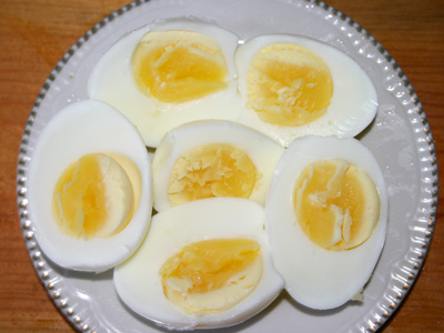Как сварить яйца вкрутую, чтобы они не потрескались?